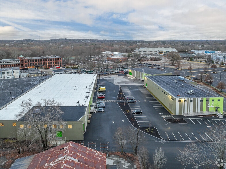 More Photos Of 44 Green River Way, Watertown Distribution For Lease