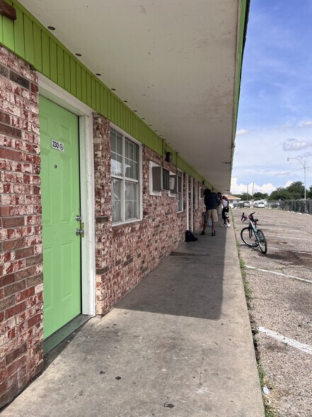More Photos Of 4401 Avenue Q, Lubbock Hotel For Sale