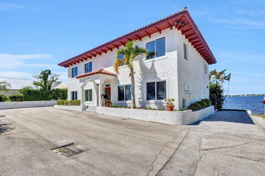 More Photos Of 117 SE Seminole St, Stuart Medical For Sale