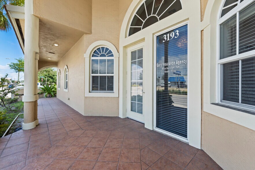 More Photos Of 3193 SE Dixie Hwy, Stuart Office For Sale