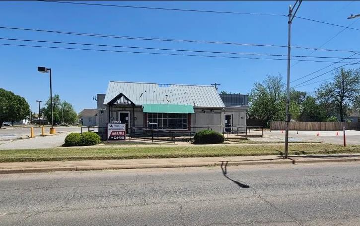 Primary Photo Of 309 S Van Buren St, Enid Fast Food For Sale
