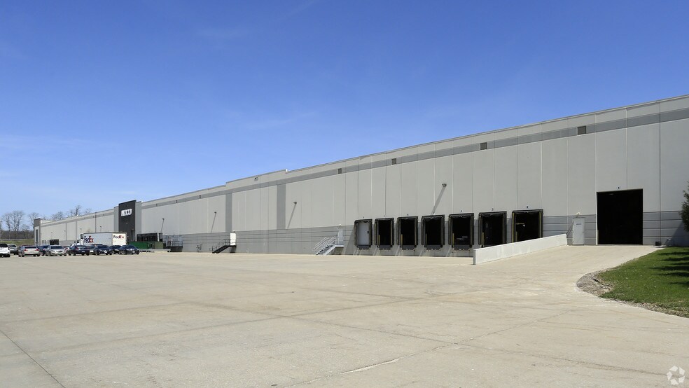 More Photos Of 30339 Diamond Pky, Glenwillow Distribution For Lease