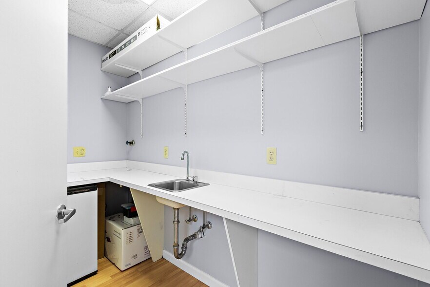 More Photos Of 197 S Washington Ave, Bergenfield Medical For Sale