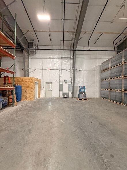 More Photos Of 84 Warren Ave, Westbrook Warehouse For Lease