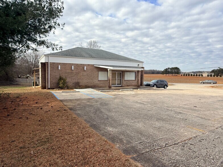 More Photos Of 4414 Old Railroad Bed Rd, Harvest General Retail For Lease