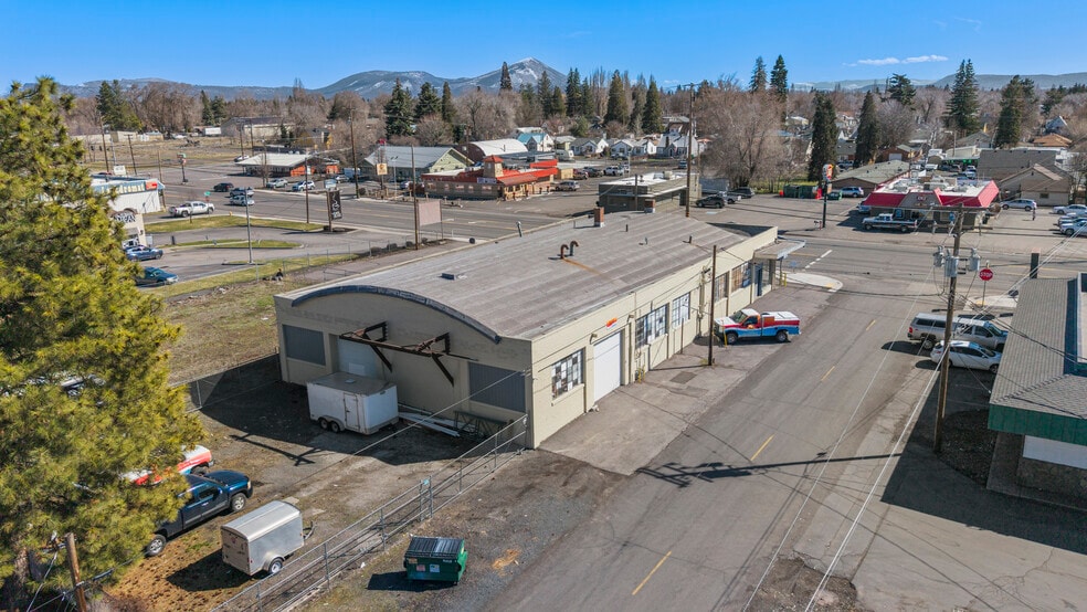More Photos Of 4609 S 6th St, Klamath Falls Storefront For Sale