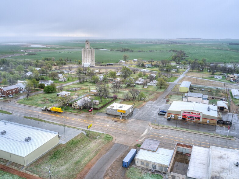 More Photos Of 200 N Broadway Ave, Geary Convenience Store For Sale