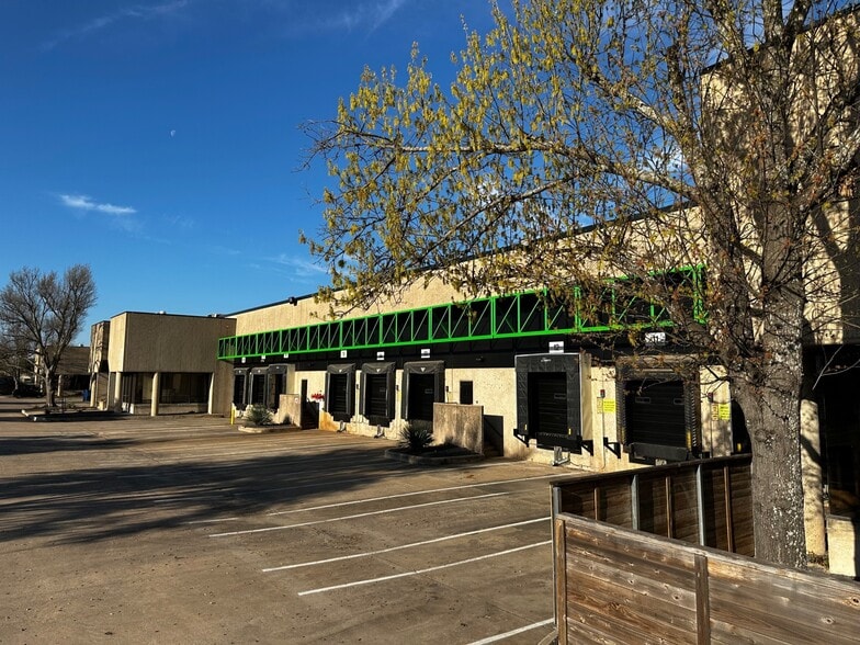 More Photos Of 2214 Braker Ln, Austin Distribution For Lease