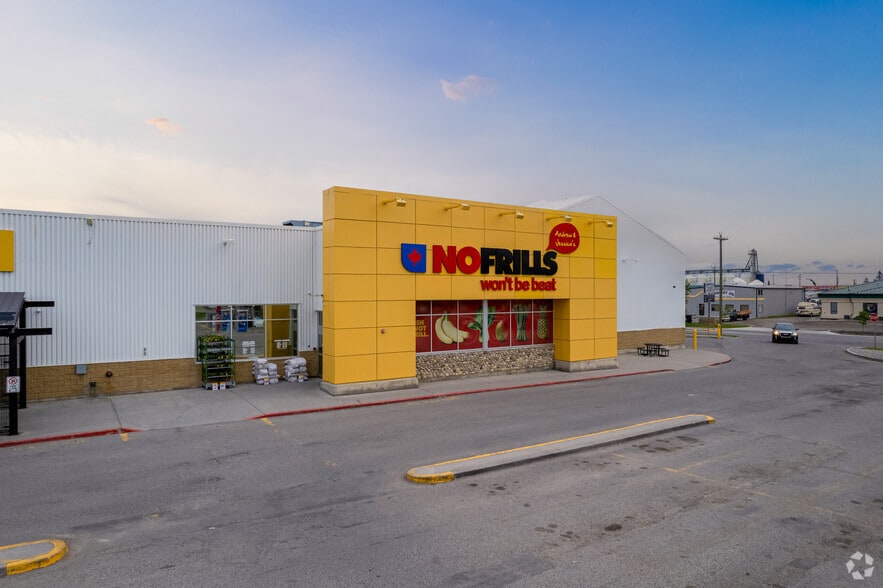 More Photos Of 1103 18th St SE, High River Supermarket For Lease