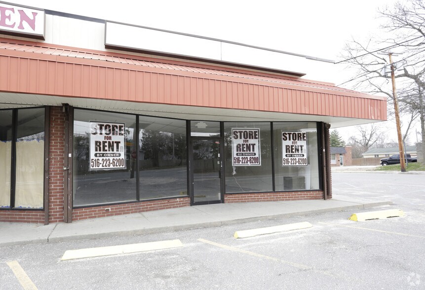 More Photos Of 623-629 E Main St, Kings Park Storefront For Sale