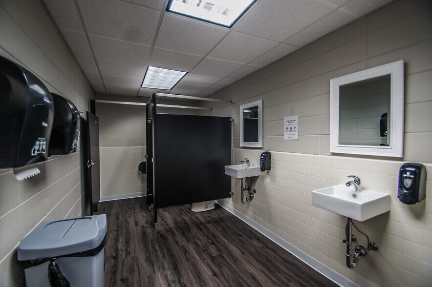 More Photos Of 2738 Winnetka Ave N, New Hope Medical For Lease