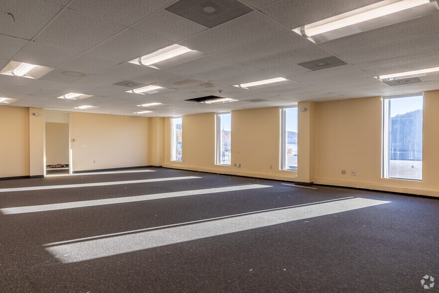 More Photos Of 101 Water St, Norwich Office For Sale