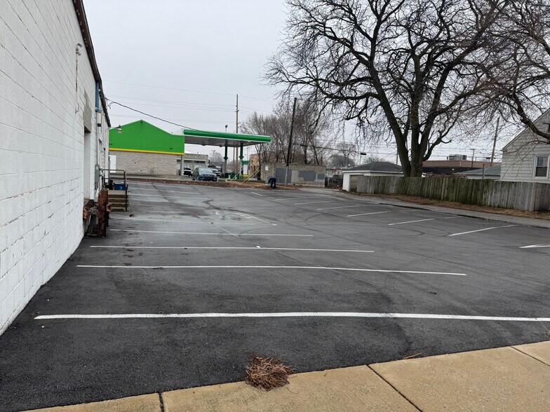 More Photos Of 2732 165th St, Hammond Freestanding For Lease