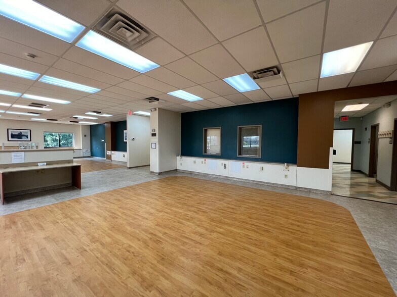 More Photos Of 923 S Broadway, Portland Medical For Sale