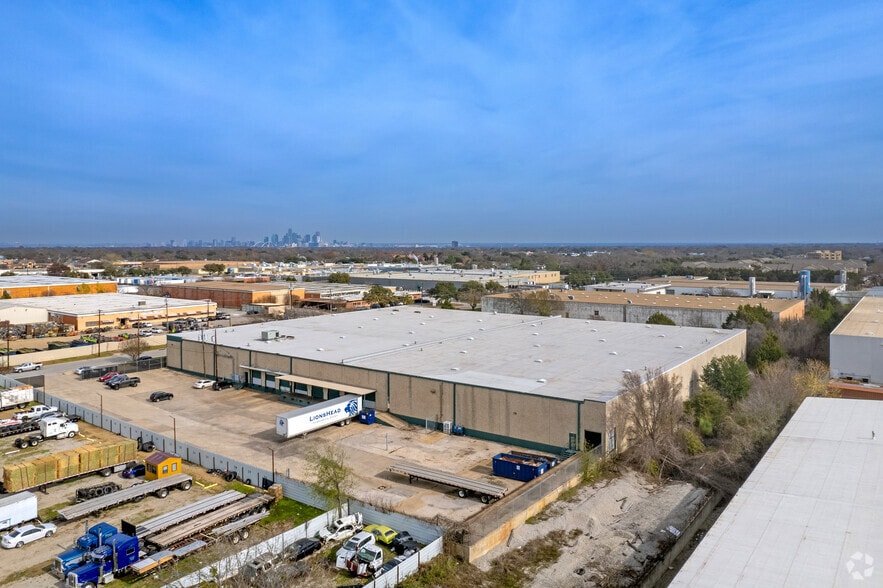 More Photos Of 3030 Hansboro Ave, Dallas Warehouse For Lease
