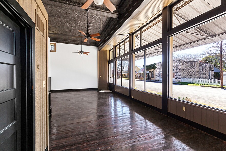 More Photos Of 612 High St, Comfort Storefront Retail Residential For Sale