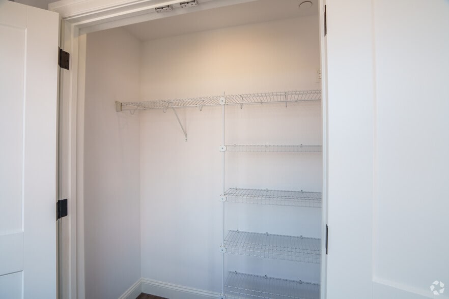 More Photos Of 25 Lowell St, Manchester Apartments For Lease
