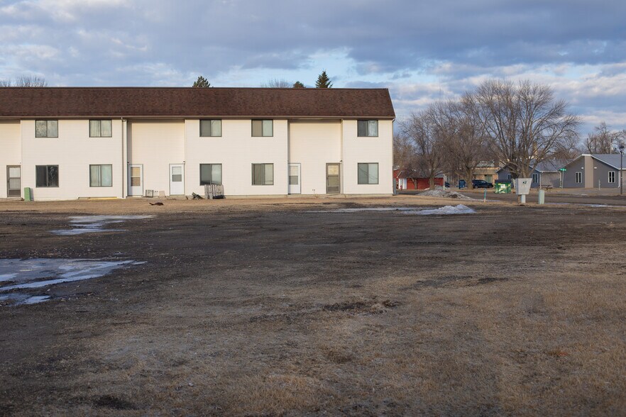 More Photos Of 114 8th Ave SE, Mayville Apartments For Sale
