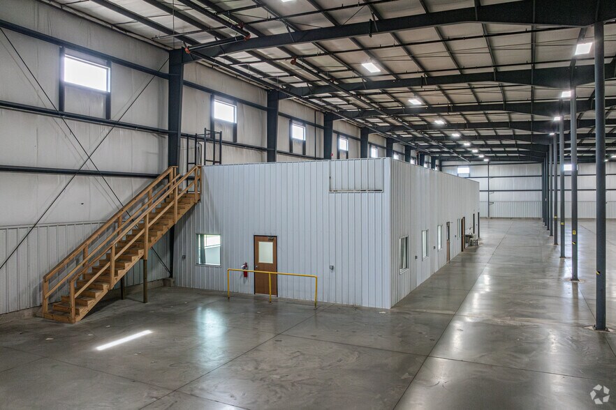 More Photos Of 1060 Commerce Dr, Farwell Manufacturing For Lease