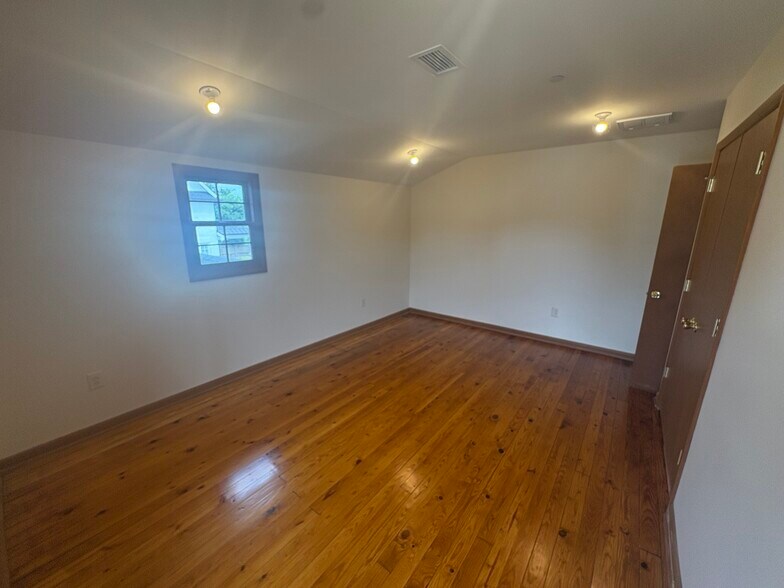 More Photos Of 264 Natchez St, Franklin Loft Creative Space For Lease