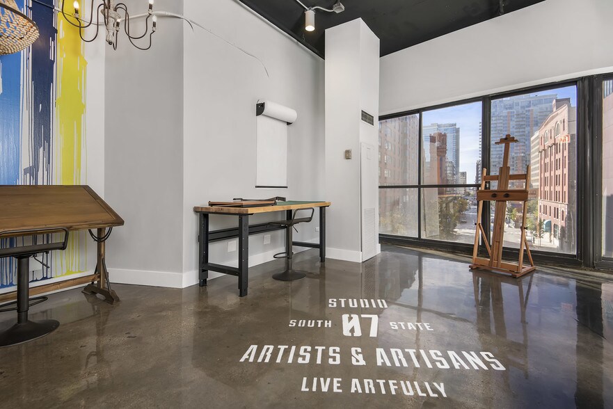 More Photos Of 2 E 8th St, Chicago Apartments For Lease