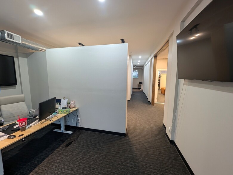 More Photos Of 7707-7709 Clayton Rd, Saint Louis Office For Lease