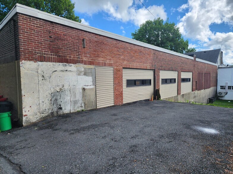 More Photos Of 102 Pine St, Catasauqua General Retail For Sale