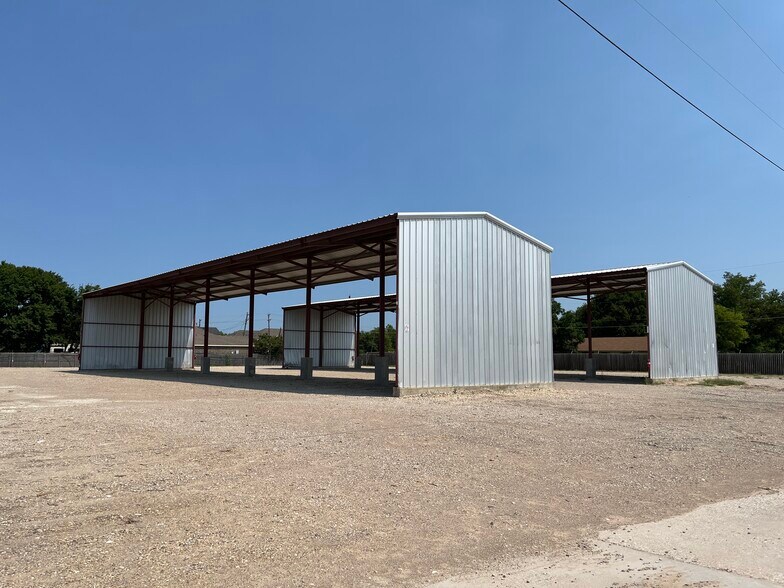 More Photos Of 1520 La Salle Ave, Waco Manufacturing For Lease