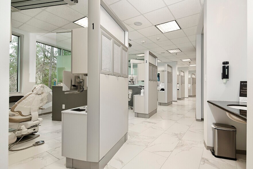 More Photos Of 114 Vision Park Blvd, Shenandoah Office For Sale