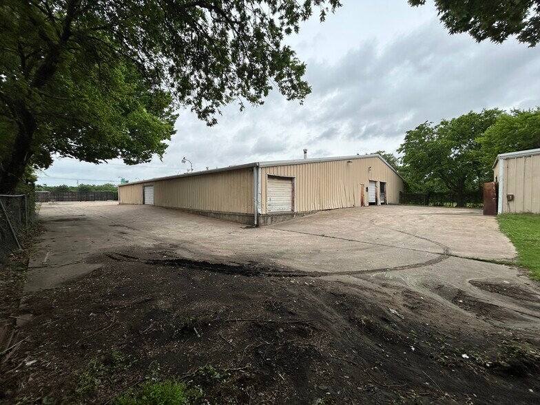 More Photos Of 3228 Beckley Rd, Lancaster Warehouse For Sale