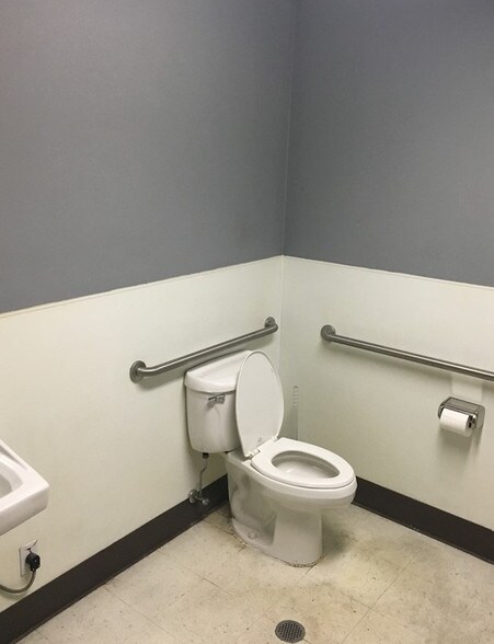 More Photos Of 1822 Skyway Dr, Longmont Light Manufacturing For Lease