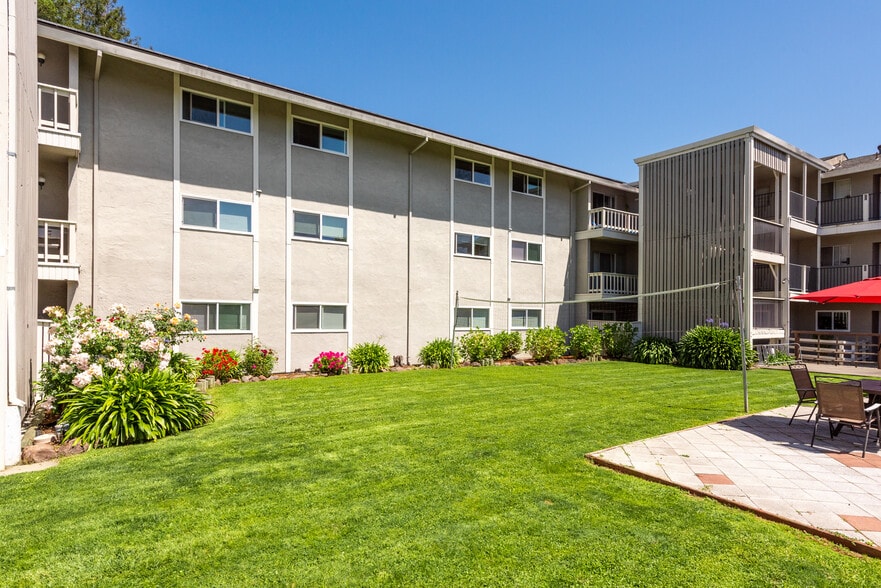 More Photos Of 8025 Beverly Dr, Rohnert Park Apartments For Sale
