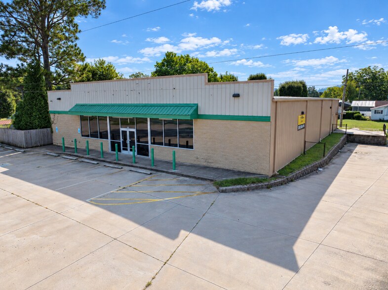 More Photos Of 210 N Amhurst Pl, Englewood Freestanding For Lease