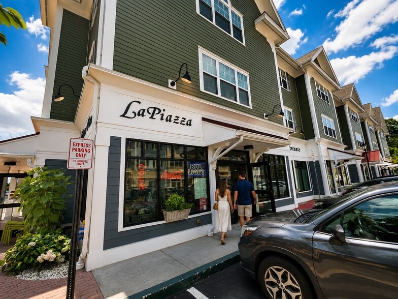 More Photos Of 7 Station Rd, Brookfield Storefront Retail Residential For Lease