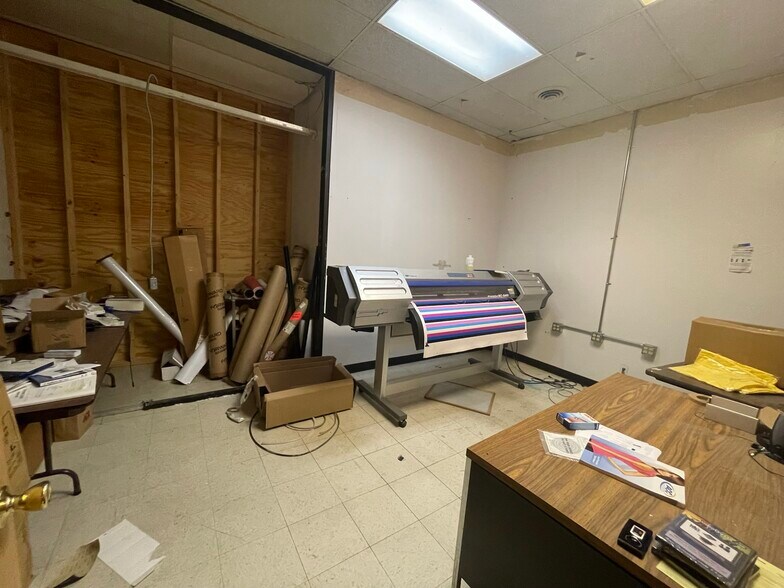 More Photos Of 134 Elm St, Anniston Freestanding For Lease