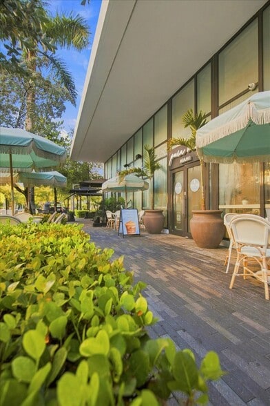 More Photos Of 2920-2950 NE 207th St, Aventura Unknown For Lease