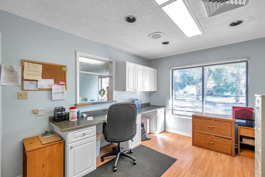 More Photos Of 561 S Duncan Ave, Clearwater Medical For Sale