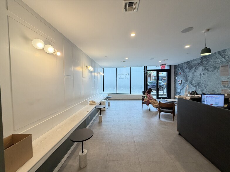 More Photos Of 500 Dekalb Ave, Brooklyn Office For Lease
