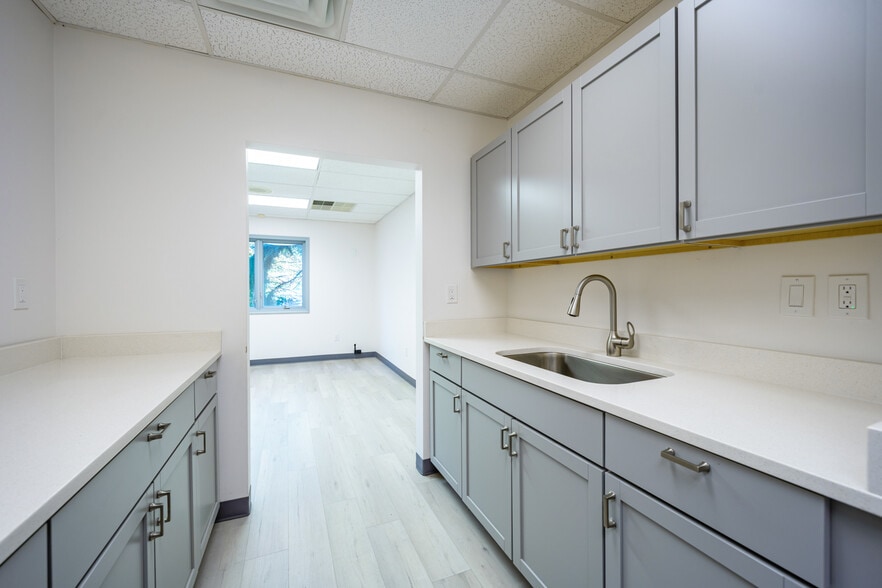 More Photos Of 171 Green Meadows Dr S, Lewis Center Office Residential For Lease