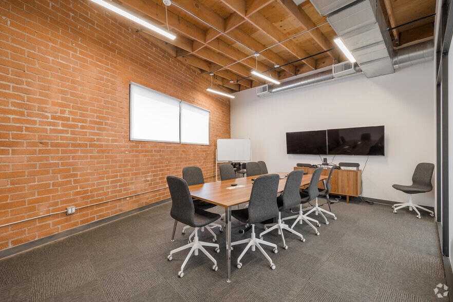 More Photos Of 12820 Panama St, Los Angeles Showroom For Sale