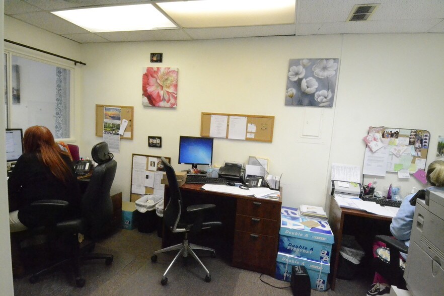 More Photos Of 400 Gidney Ave, Newburgh Medical For Sale