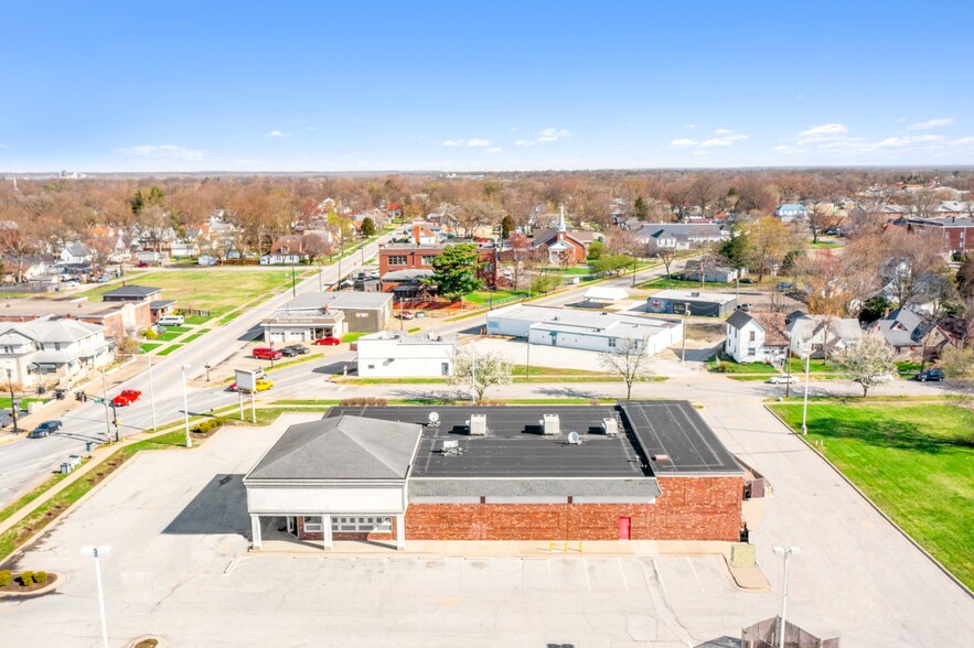 More Photos Of 1320 Maple Ave, Terre Haute Freestanding For Sale