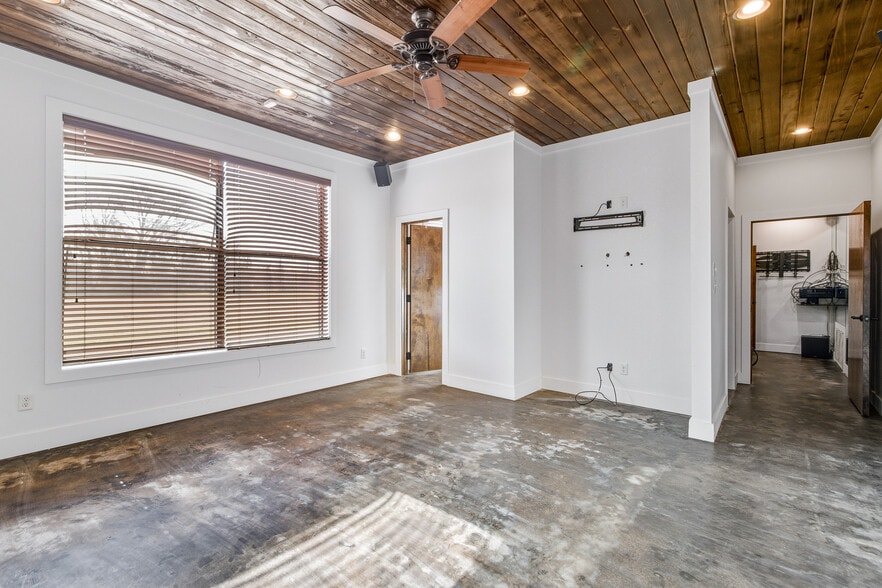 More Photos Of 1000 Louisville Ave, Monroe Office For Sale