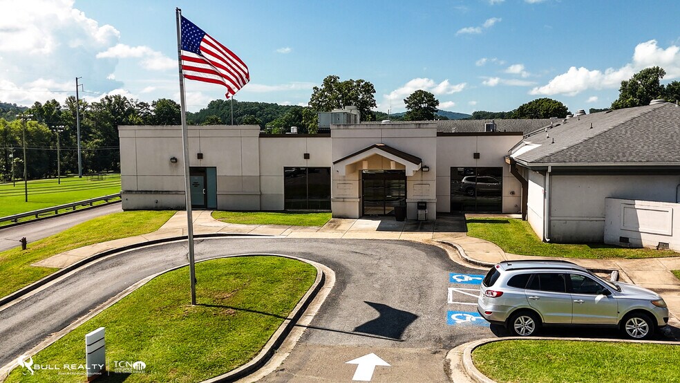 More Photos Of 1362 S Main St, Ellijay Hospital For Lease