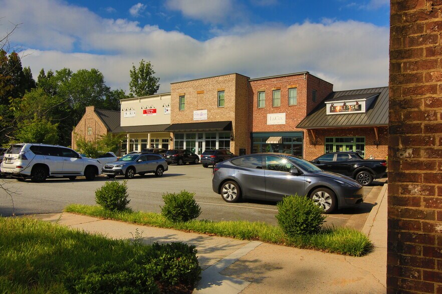 More Photos Of 408 Atlanta St, Roswell Unknown For Lease