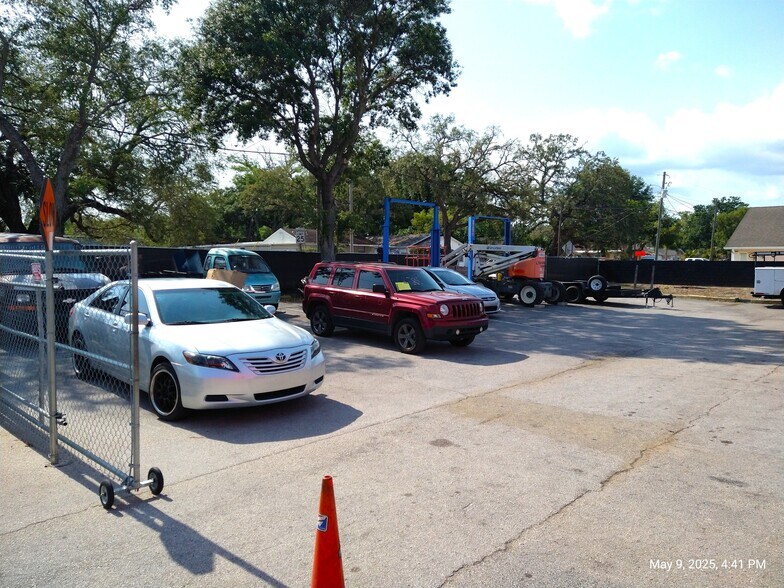 More Photos Of 715 W Waters Ave, Tampa General Retail For Sale