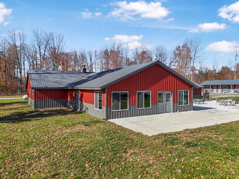 More Photos Of 10422 Cadillac Hwy, Thompsonville Hotel For Sale