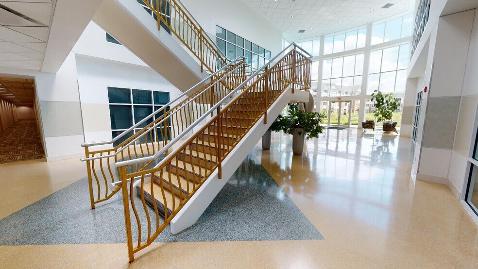 More Photos Of 630 W Carmel Dr, Carmel Office For Lease