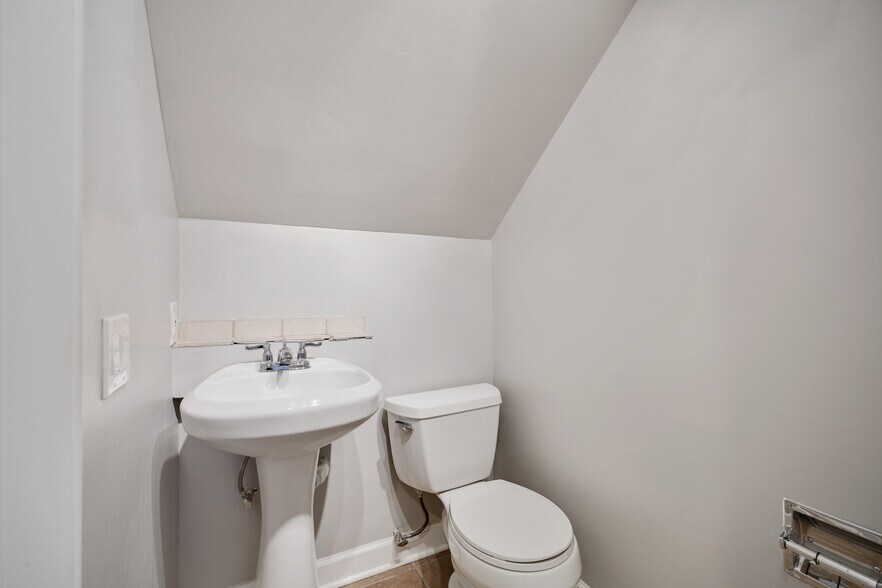 More Photos Of 121 N Washington St, Naperville Medical For Lease