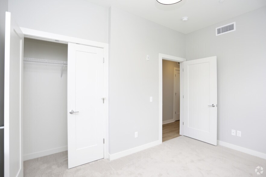 More Photos Of 1059 Wealthy St SE, Grand Rapids Apartments For Lease